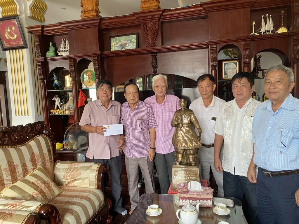 Cần Thơ: Chi hội Cựu CAND phường Cái Khế thăm và chúc Tết các hội viên lão thành
