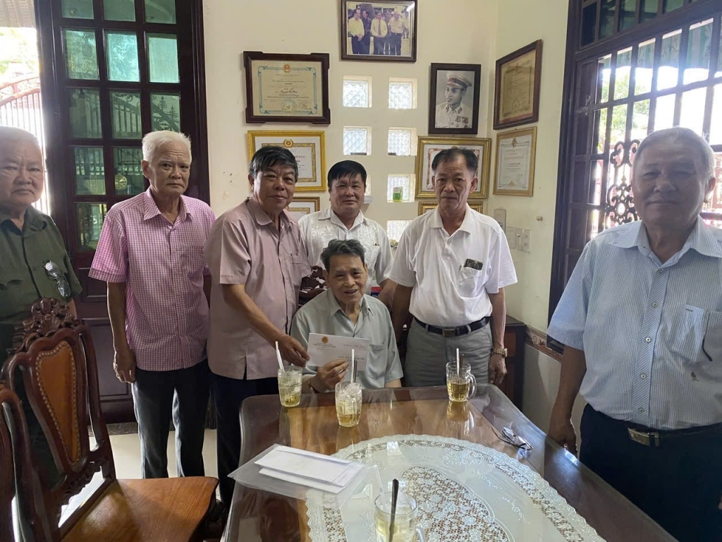 Cần Thơ: Chi hội Cựu CAND phường Cái Khế thăm và chúc Tết các hội viên lão thành