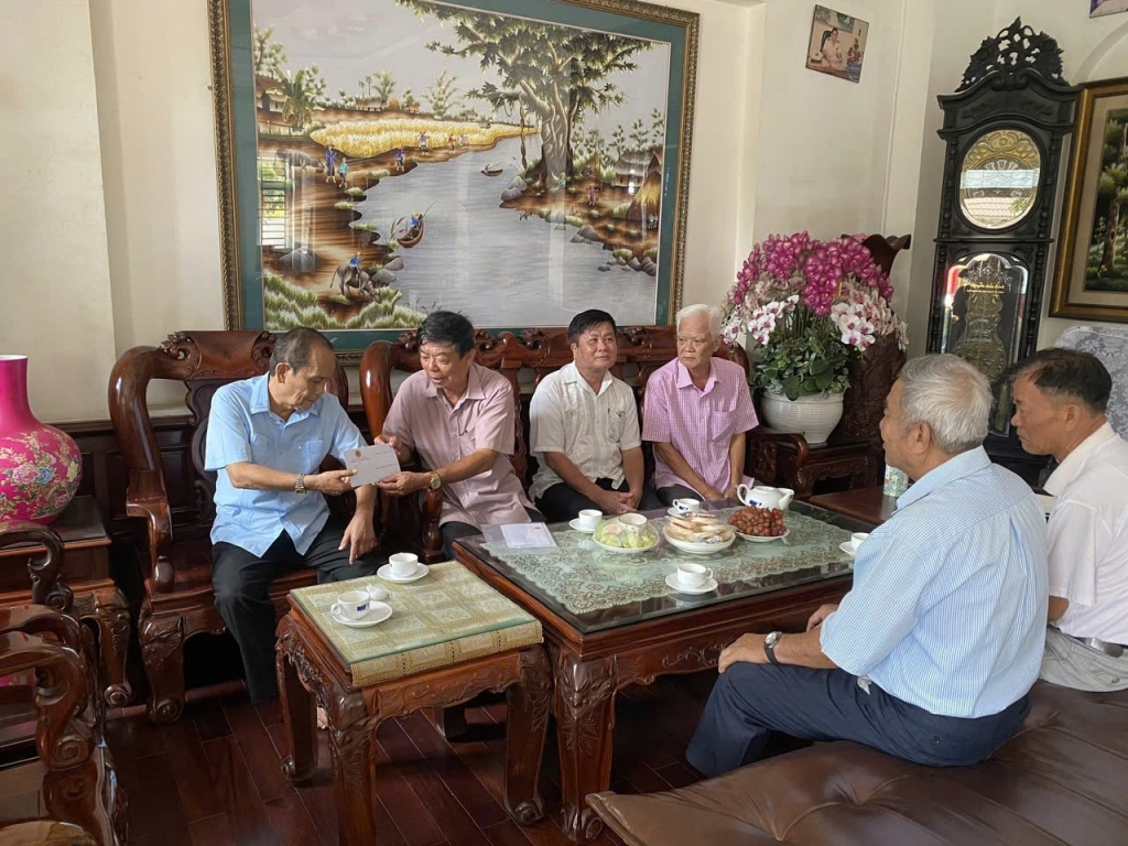 Cần Thơ: Chi hội Cựu CAND phường Cái Khế thăm và chúc Tết các hội viên lão thành