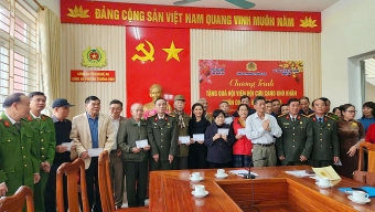 Hội Cựu CAND tỉnh Nghệ An tặng quà hội viên đặc biệt khó khăn dịp Tết Bính Ngọ 2026