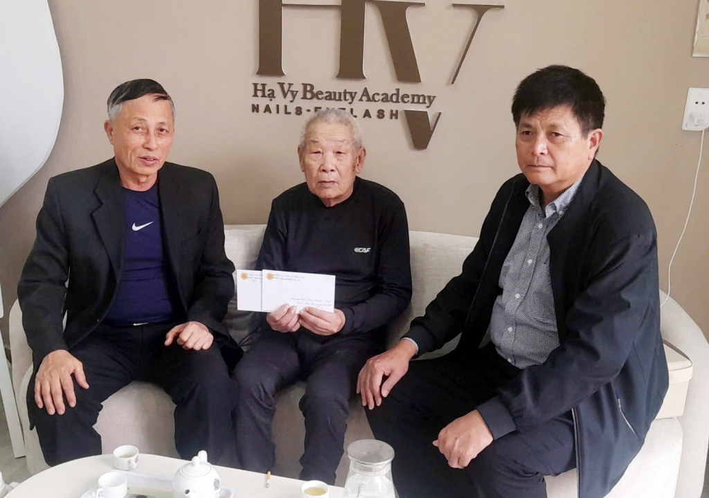 Ninh Bình: Chi hội Cựu CAND phường Phủ Lý thăm hỏi, tặng quà Tết Xuân Bính Ngọ 2026