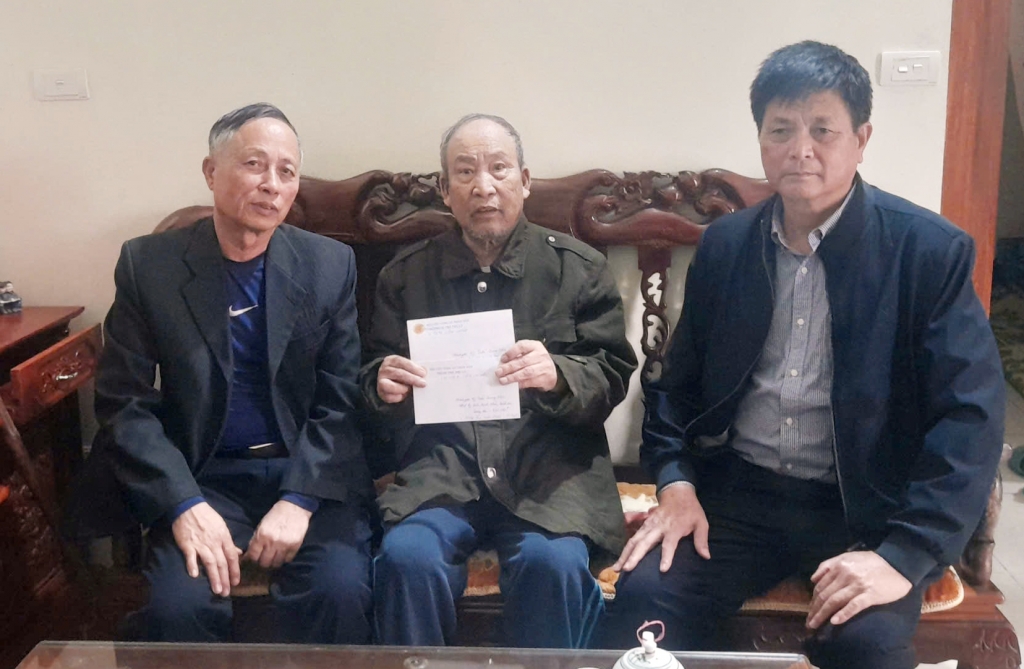 Ninh Bình: Chi hội Cựu CAND phường Phủ Lý thăm hỏi, tặng quà Tết Xuân Bính Ngọ 2026