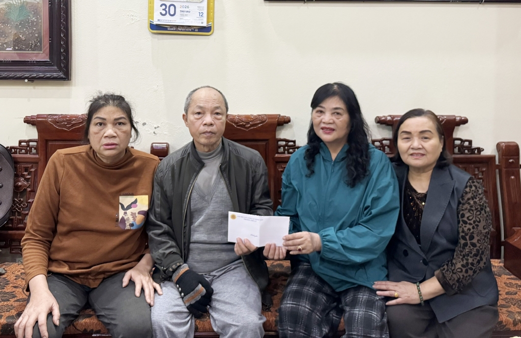 Ninh Bình: Chi hội Cựu CAND phường Phủ Lý thăm hỏi, tặng quà Tết Xuân Bính Ngọ 2026