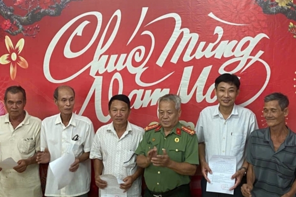 Cần Thơ: Chi hội Cựu CAND xã Nhơn Ái kết nạp 7 hội viên mới