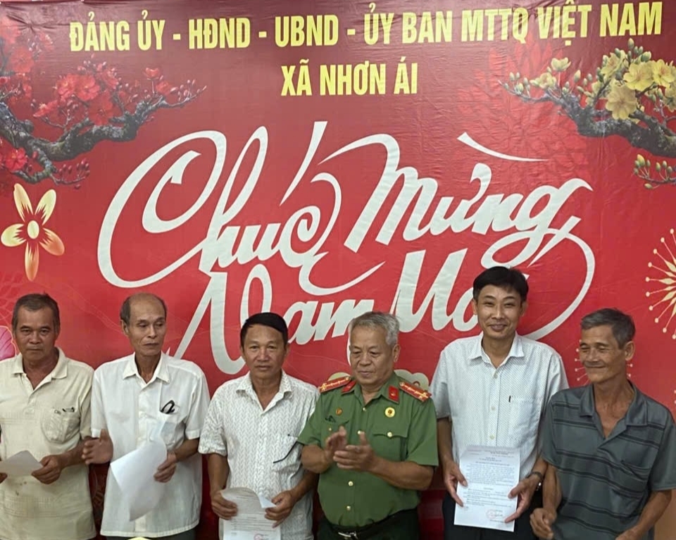 Cần Thơ: Chi hội Cựu CAND xã Nhơn Ái kết nạp 7 hội viên mới