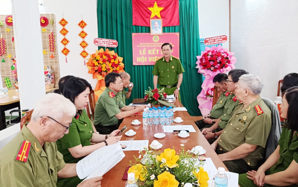 Khánh Hòa: Chi hội Cựu CAND phường Nha Trang tổng kết công tác năm 2025 và kết nạp hội viên mới