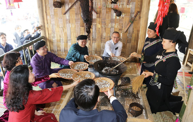 Khai mạc chương trình