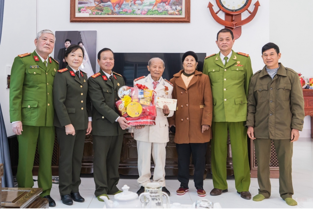 Ấm áp nghĩa tình đồng đội của Hội Cựu CAND tỉnh Bắc Ninh nhân dịp Tết đến, Xuân về