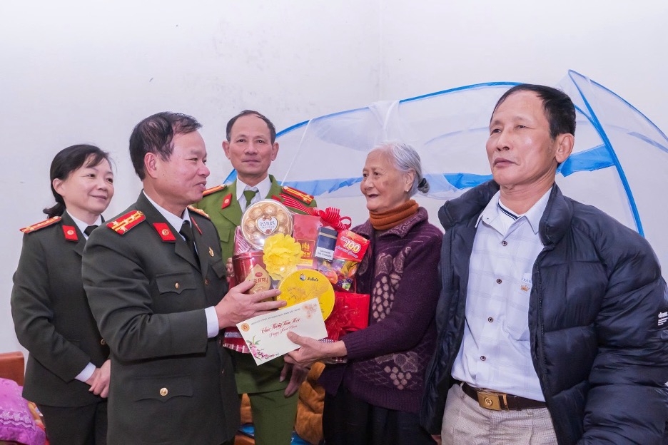 Ấm áp nghĩa tình đồng đội của Hội Cựu CAND tỉnh Bắc Ninh nhân dịp Tết đến, Xuân về