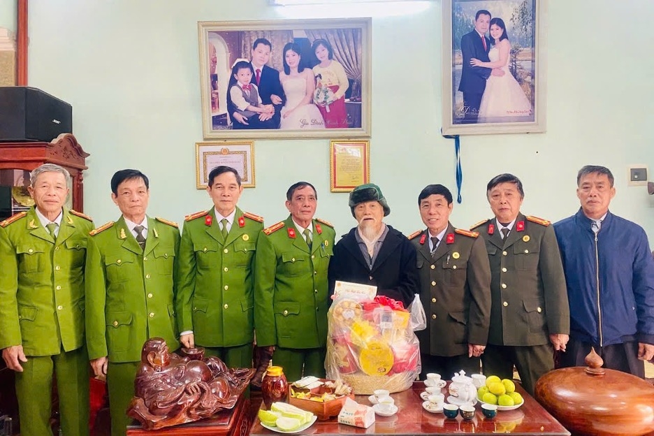 Ấm áp nghĩa tình đồng đội của Hội Cựu CAND tỉnh Bắc Ninh nhân dịp Tết đến, Xuân về
