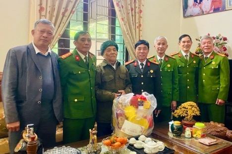 Ấm áp nghĩa tình đồng đội của Hội Cựu CAND tỉnh Bắc Ninh nhân dịp Tết đến, Xuân về