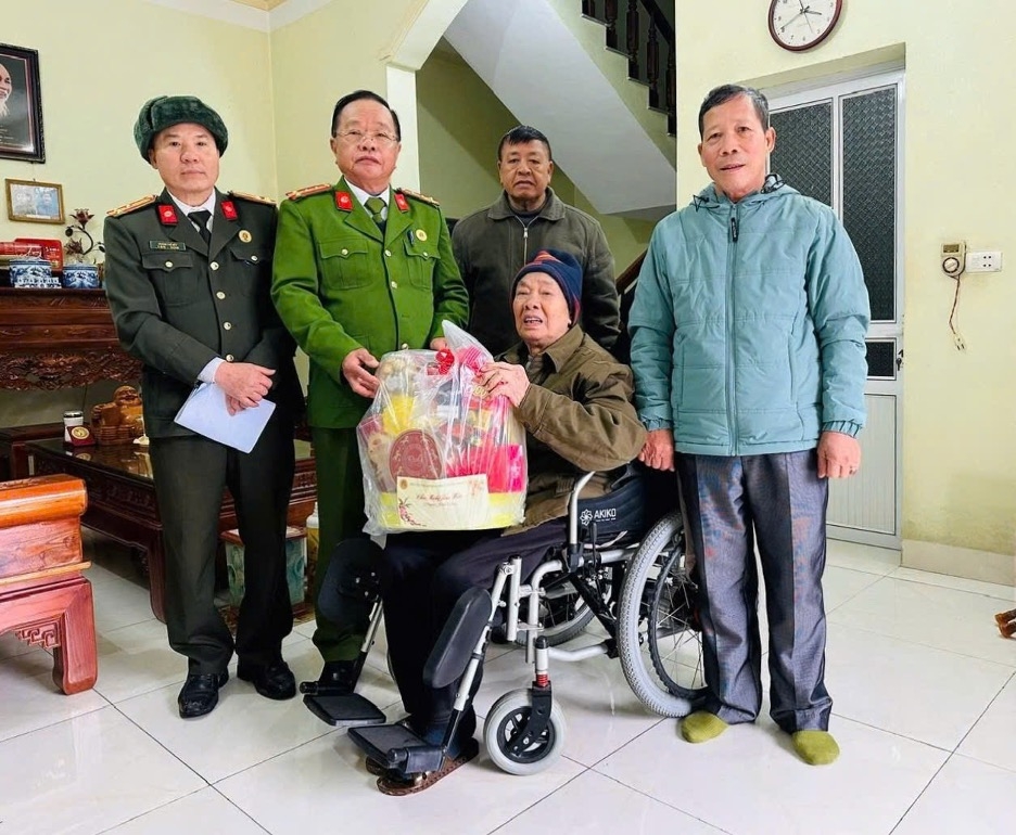 Ấm áp nghĩa tình đồng đội của Hội Cựu CAND tỉnh Bắc Ninh nhân dịp Tết đến, Xuân về