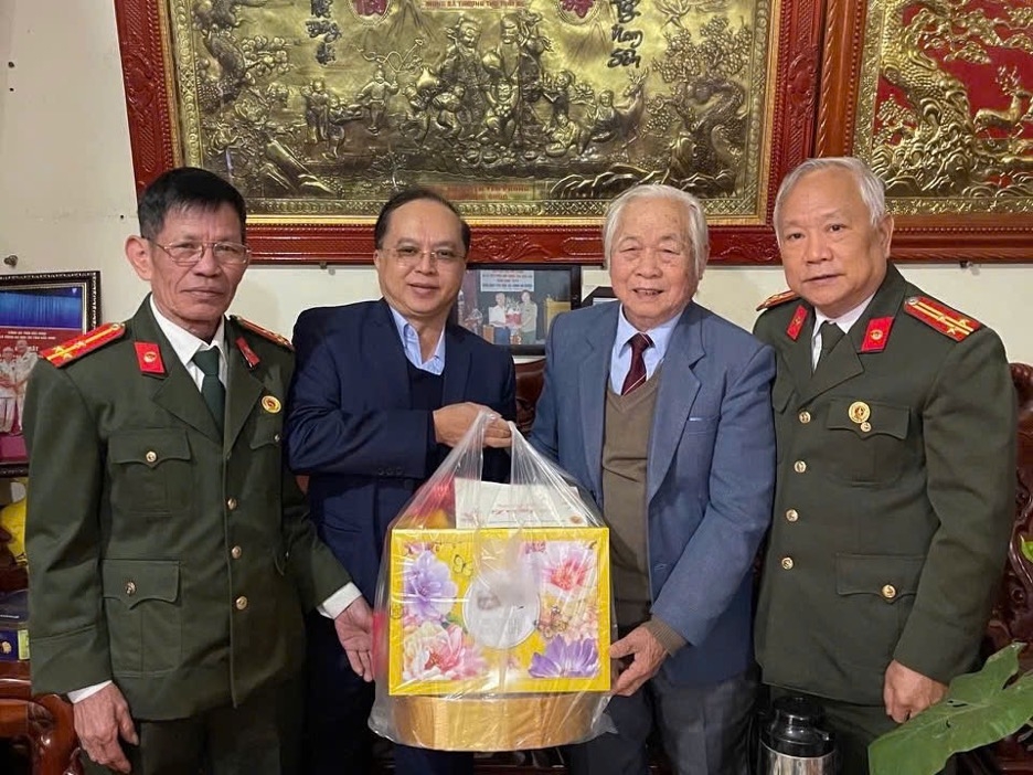 Ấm áp nghĩa tình đồng đội của Hội Cựu CAND tỉnh Bắc Ninh nhân dịp Tết đến, Xuân về