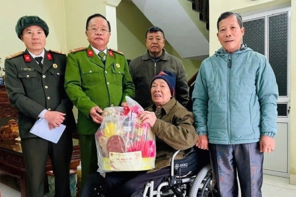 Ấm áp nghĩa tình đồng đội của Hội Cựu CAND tỉnh Bắc Ninh nhân dịp Tết đến, Xuân về