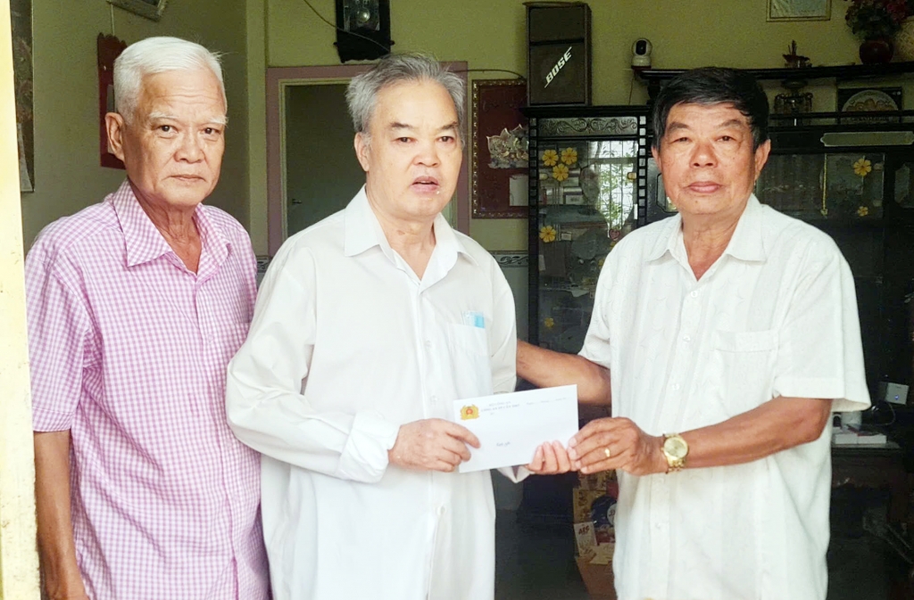 Tết Bính Ngọ ấm áp nghĩa tình với hội viên cựu CAND TP Cần Thơ