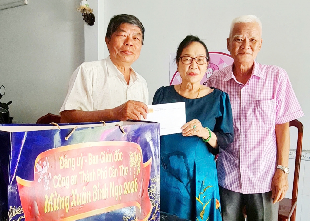 Tết Bính Ngọ ấm áp nghĩa tình với hội viên cựu CAND TP Cần Thơ