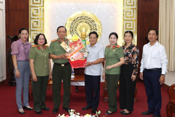 Hội Cựu CAND tỉnh Cà Mau chúc Tết các cơ quan Đảng, Nhà nước tỉnh