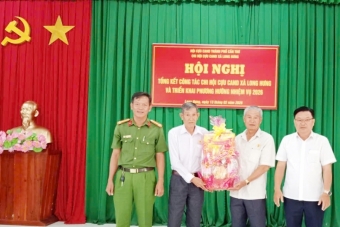 Cần Thơ: Ấm áp lễ trao quà Tết cho hội viên cựu CAND tại xã Long Hưng và An Ninh