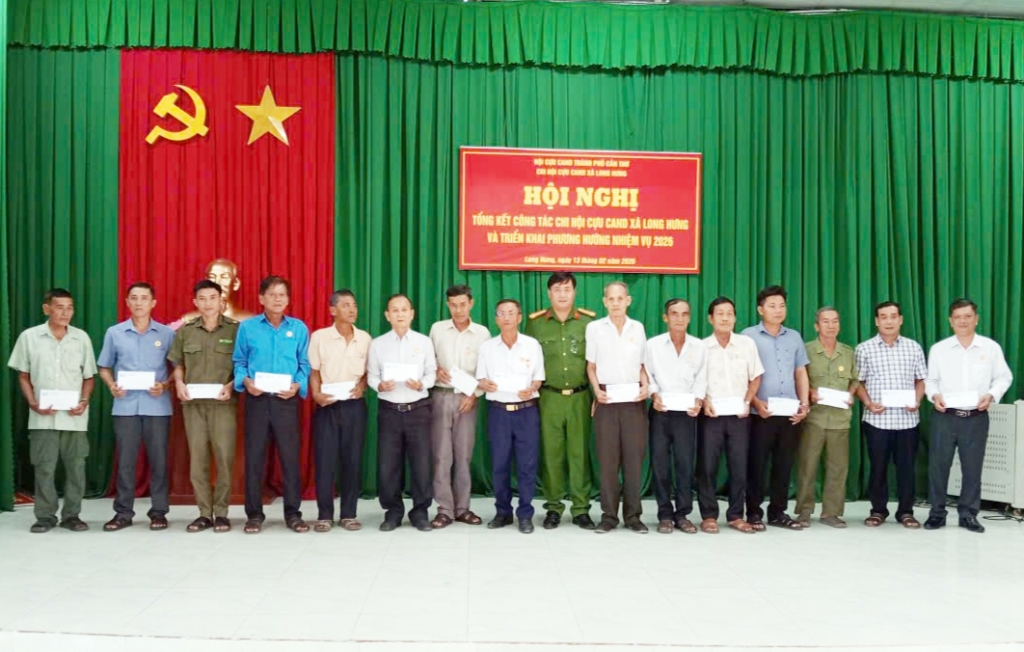 Cần Thơ: Ấm áp lễ trao quà Tết cho hội viên cựu CAND tại xã Long Hưng và An Ninh Cần Thơ: Ấm áp lễ trao quà Tết cho hội viên cựu CAND tại xã Long Hưng và An Ninh