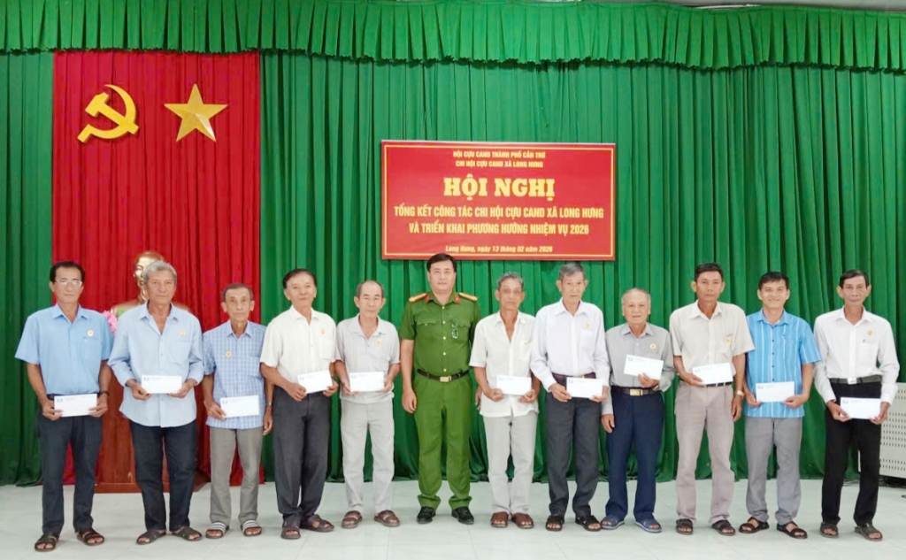 Cần Thơ: Ấm áp lễ trao quà Tết cho hội viên cựu CAND tại xã Long Hưng và An Ninh Cần Thơ: Ấm áp lễ trao quà Tết cho hội viên cựu CAND tại xã Long Hưng và An Ninh