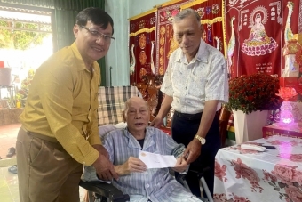 Hội Cựu CAND tỉnh Quảng Ngãi thăm, tặng quà cán bộ Công an hưu trí và các hội viên ốm đau nặng, điều trị lâu dài