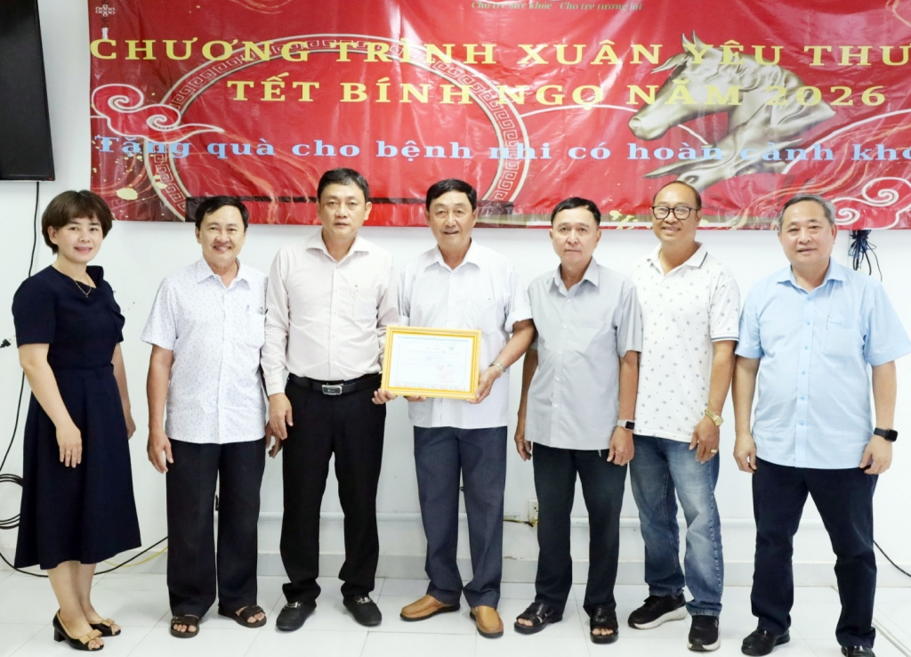 Đại tá Nguyễn Minh Chí: Mang xuân yêu thương đến với bệnh nhi nghèo tại Cần Thơ
