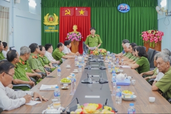 Anh hùng LLVT Nhân dân, Thiếu tướng Vũ Hùng Vương thăm, chúc Tết và làm việc với một số Chi hội Cựu CAND tại tỉnh Vĩnh Long
