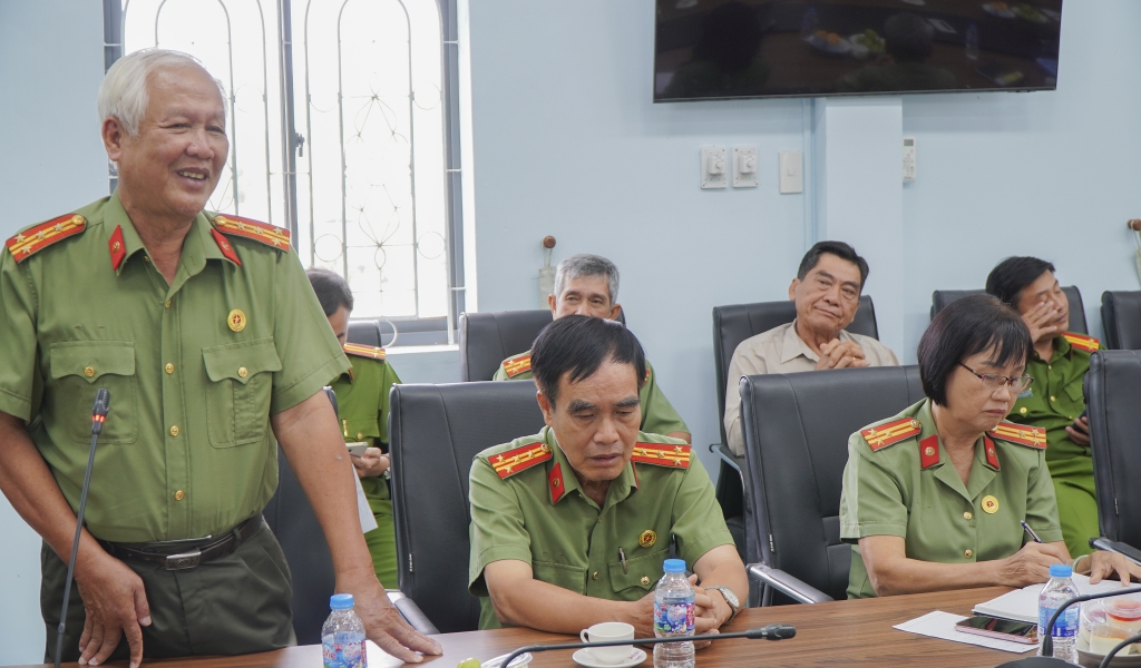 Anh hùng LLVT Nhân dân, Thiếu tướng Vũ Hùng Vương thăm, chúc Tết và làm việc với một số Chi hội Cựu CAND tại tỉnh Vĩnh Long