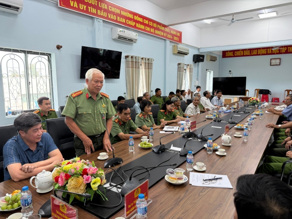 Anh hùng LLVT Nhân dân, Thiếu tướng Vũ Hùng Vương thăm, chúc Tết và làm việc với một số Chi hội Cựu CAND tại tỉnh Vĩnh Long