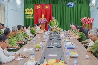 Anh hùng LLVT Nhân dân, Thiếu tướng Vũ Hùng Vương thăm, chúc Tết và làm việc với một số Chi hội Cựu CAND tại tỉnh Vĩnh Long