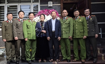 Ban Thường vụ Hội Cựu CAND tỉnh Phú Thọ mừng thọ 80 tuổi đồng chí Hoàng Xuân Cừ