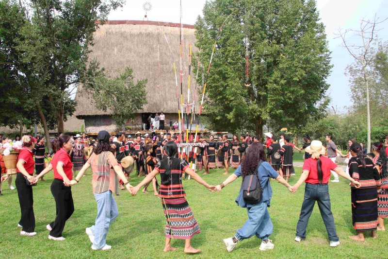 Trải nghiệm văn hoá độc đáo đầu xuân của đồng bào Tây Nguyên tại Thủ đô Hà Nội -1