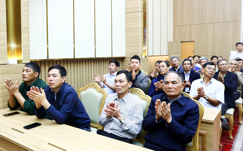 Bộ trưởng Lương Tam Quang tiếp xúc xử tri tại Đơn vị bầu cử số 3, tỉnh Hưng Yên -1