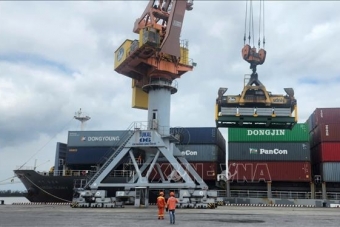 Cán cân thương mại đảo chiều, Việt Nam nhập siêu gần 3 tỷ USD