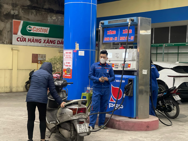 Bộ Công Thương kiến nghị khẩn trương bình ổn giá xăng dầu -0