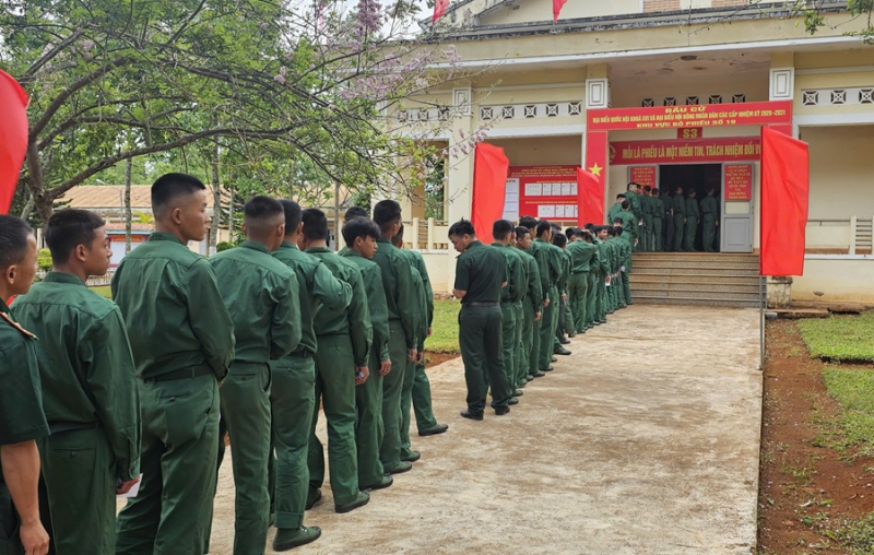 Rộn ràng lá phiếu nơi tuyến đầu Tổ quốc -0