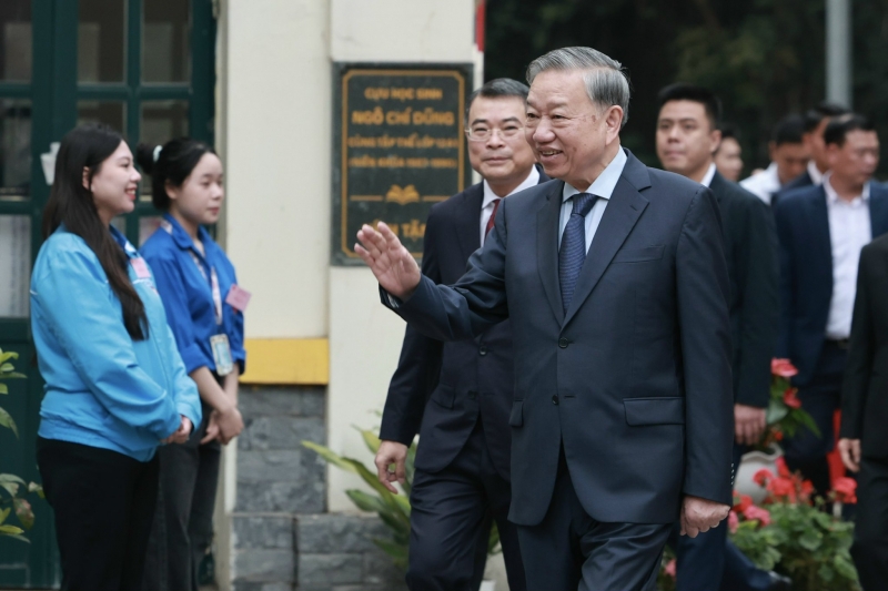 Cử tri cả nước thực hiện quyền và nghĩa vụ thiêng liêng của công dân