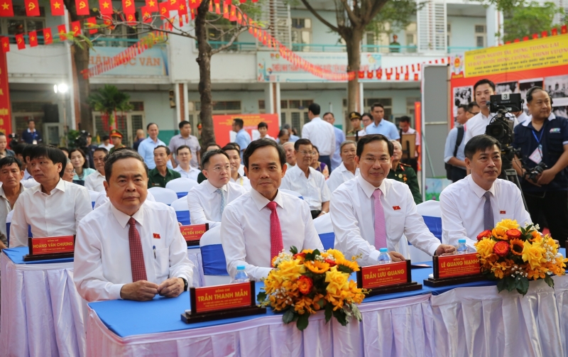 Cử tri cả nước thực hiện quyền và nghĩa vụ thiêng liêng của công dân