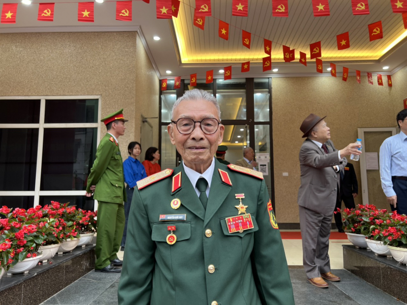 Cử tri cả nước thực hiện quyền và nghĩa vụ thiêng liêng của công dân