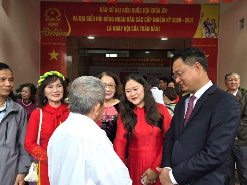 Cử tri cả nước thực hiện quyền và nghĩa vụ thiêng liêng của công dân