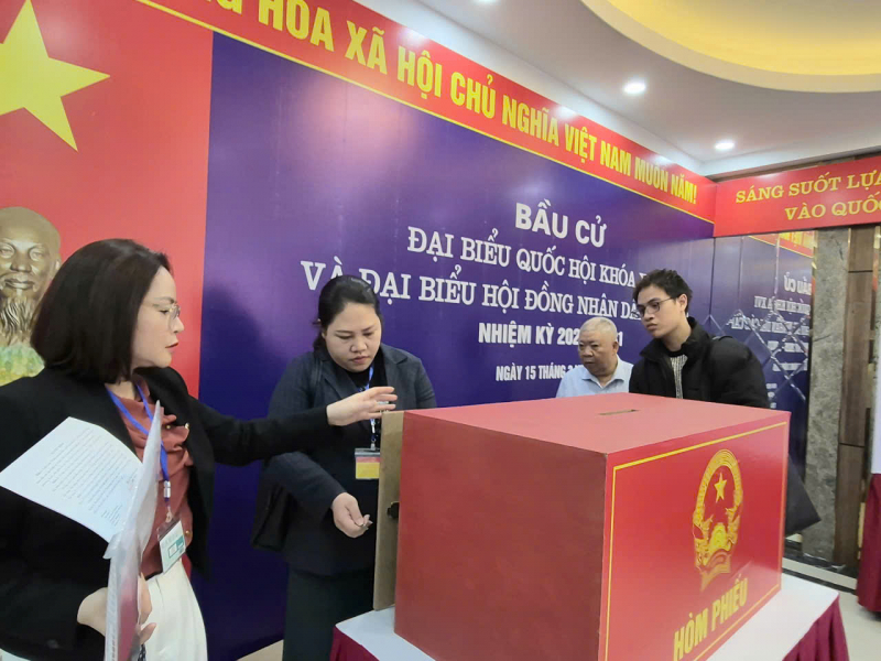 Các cán bộ hội viên Cựu Công an nhân dân Việt Nam gửi gắm niềm tin trước ngày bầu cử -0