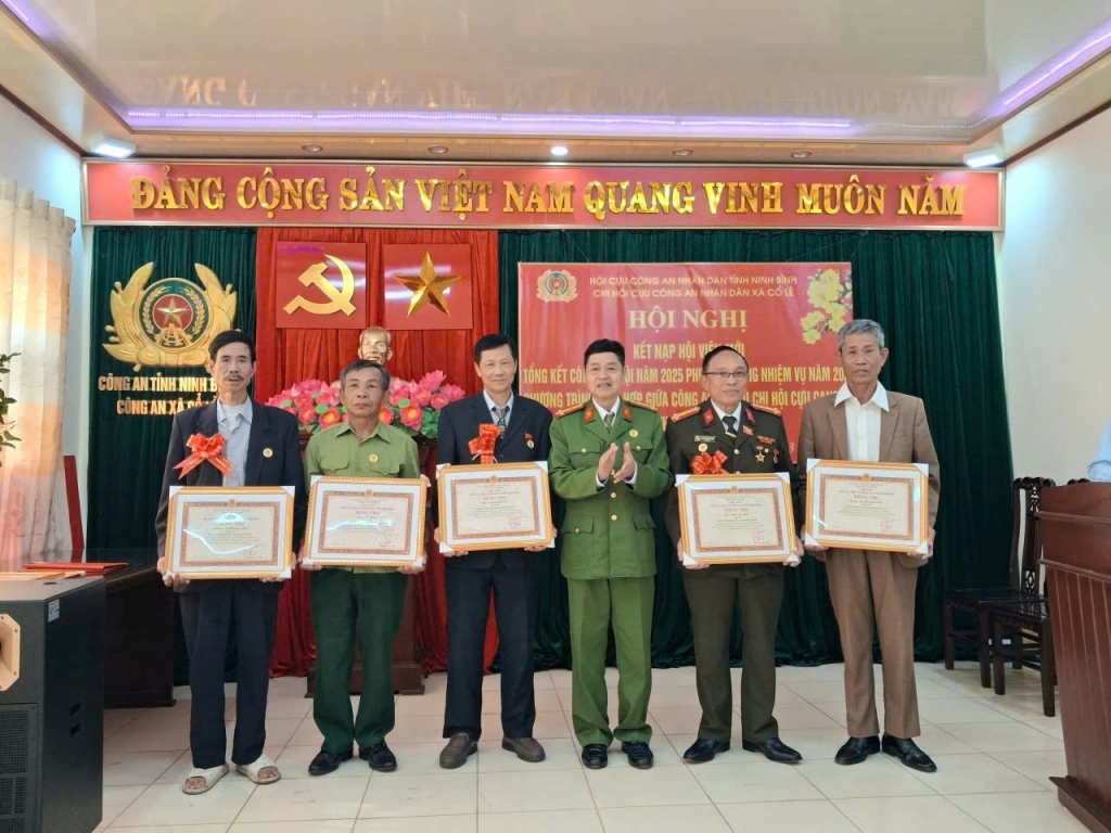 Ninh Bình: Chi hội Cựu CAND xã và Công an xã Cổ Lễ ký kết Chương trình phối hợp trong công tác bảo đảm an ninh, trật tự