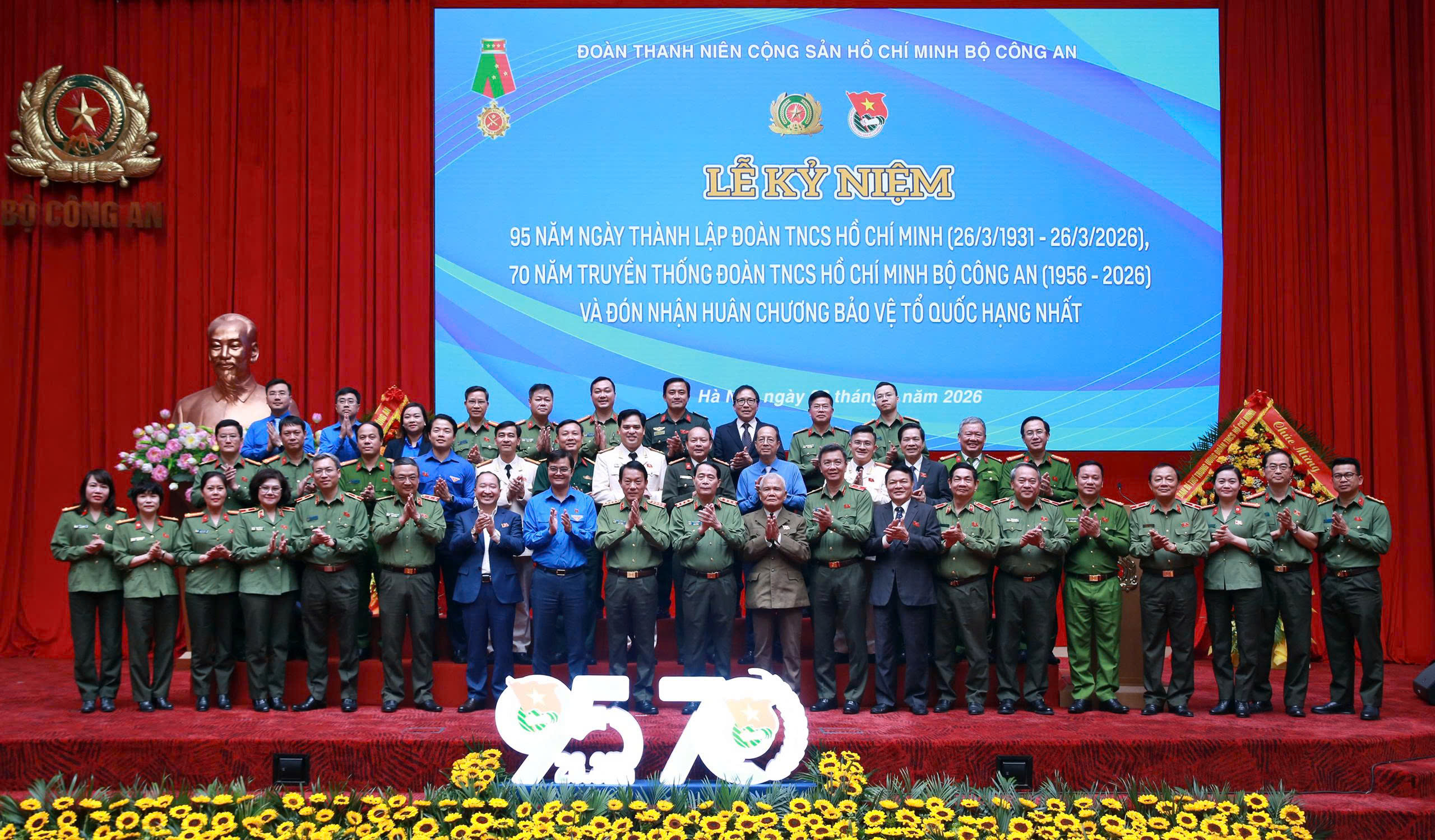 Đoàn Thanh niên Bộ Công an đón nhận Huân chương Bảo vệ Tổ quốc hạng Nhất -0