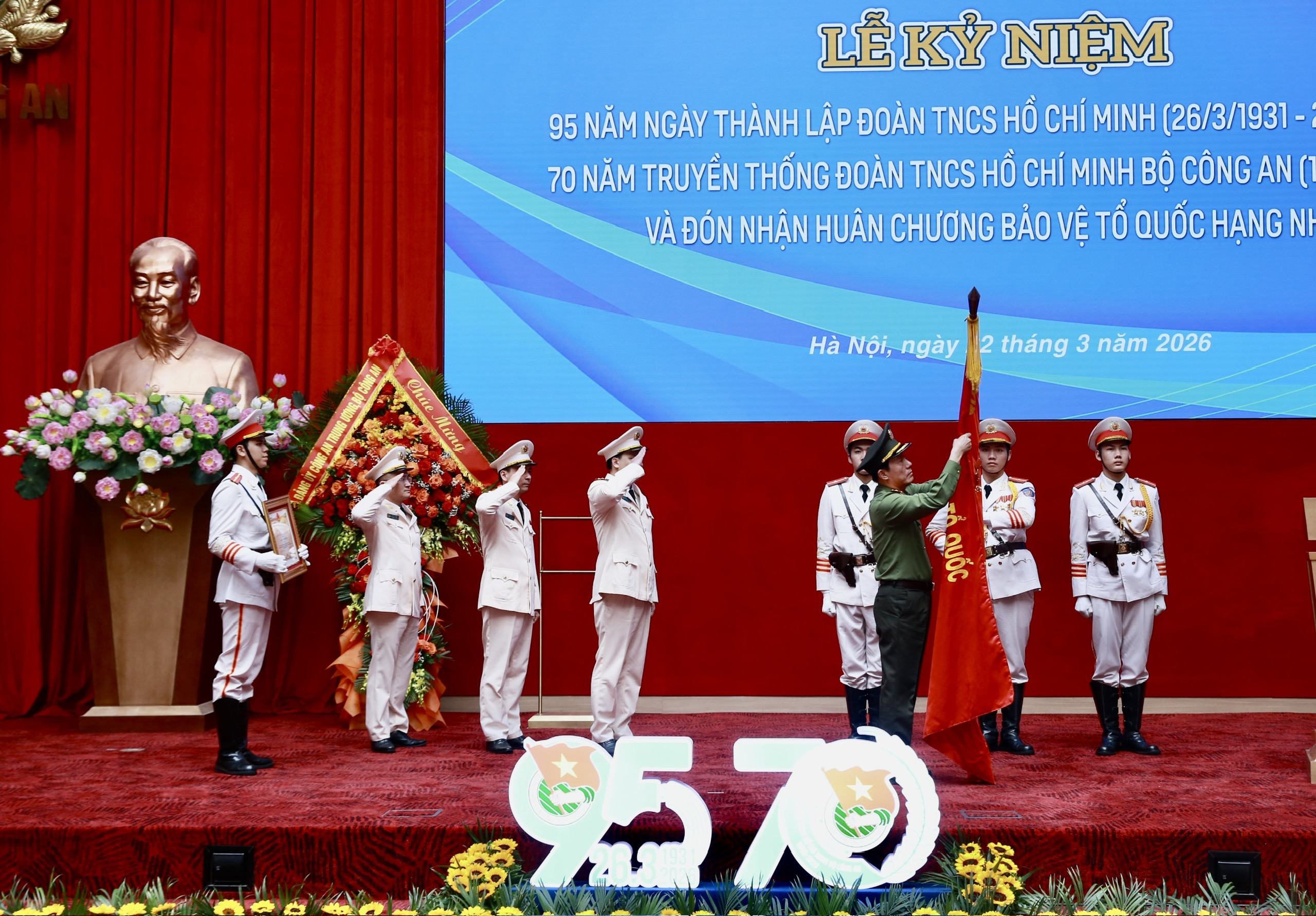 Đoàn Thanh niên Bộ Công an đón nhận Huân chương Bảo vệ Tổ quốc hạng Nhất -0