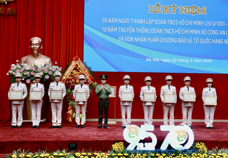 Đoàn Thanh niên Bộ Công an đón nhận Huân chương Bảo vệ Tổ quốc hạng Nhất -1