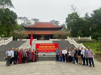 Hà Nội: Chi hội Cựu CAND phường Phú Diễn “Báo công dâng Bác” tại Khu di tích K9 - Đá Chông