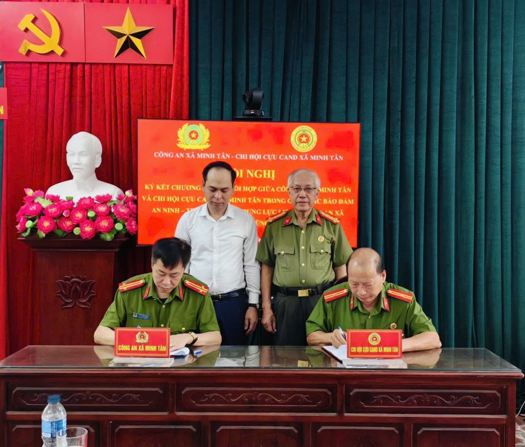 Ninh Bình: Chi hội Cựu CAND xã và Công an xã Minh Tân ký kết Chương trình phối hợp trong công tác bảo đảm an ninh, trật tự