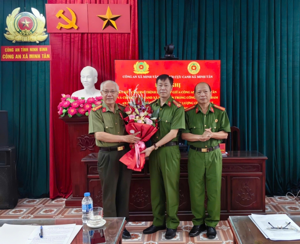 Ninh Bình: Chi hội Cựu CAND xã và Công an xã Minh Tân ký kết Chương trình phối hợp trong công tác bảo đảm an ninh, trật tự