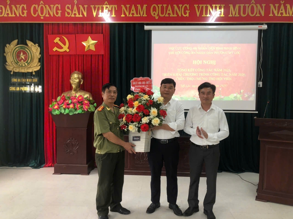 Ninh Bình: Chi hội Cựu CAND phường và Công an phường Mỹ Lộc ký kết Chương trình phối hợp trong công tác bảo đảm an ninh, trật tự
