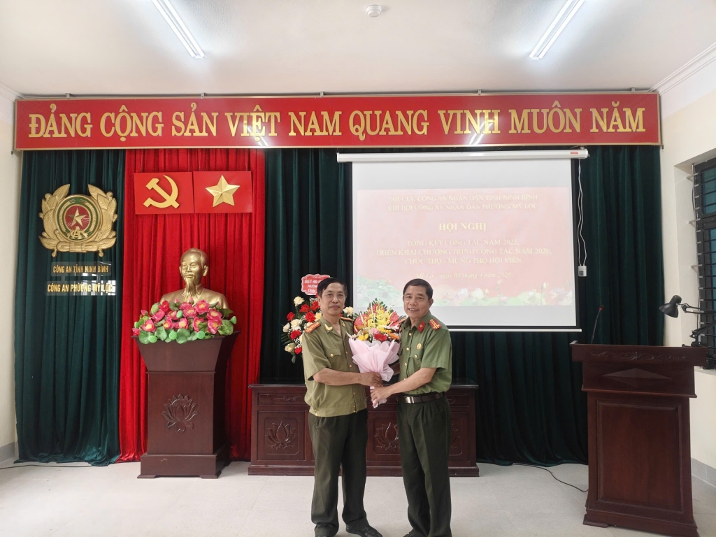 Ninh Bình: Chi hội Cựu CAND phường và Công an phường Mỹ Lộc ký kết Chương trình phối hợp trong công tác bảo đảm an ninh, trật tự